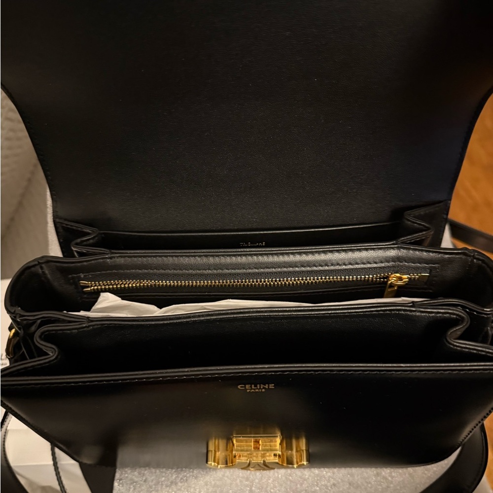 LIKE NEW Celine CLASSIQUE TRIOMPHE BAG IN SHINY CALFSKIN BLACK/ Medium size - Picture 4 of 13